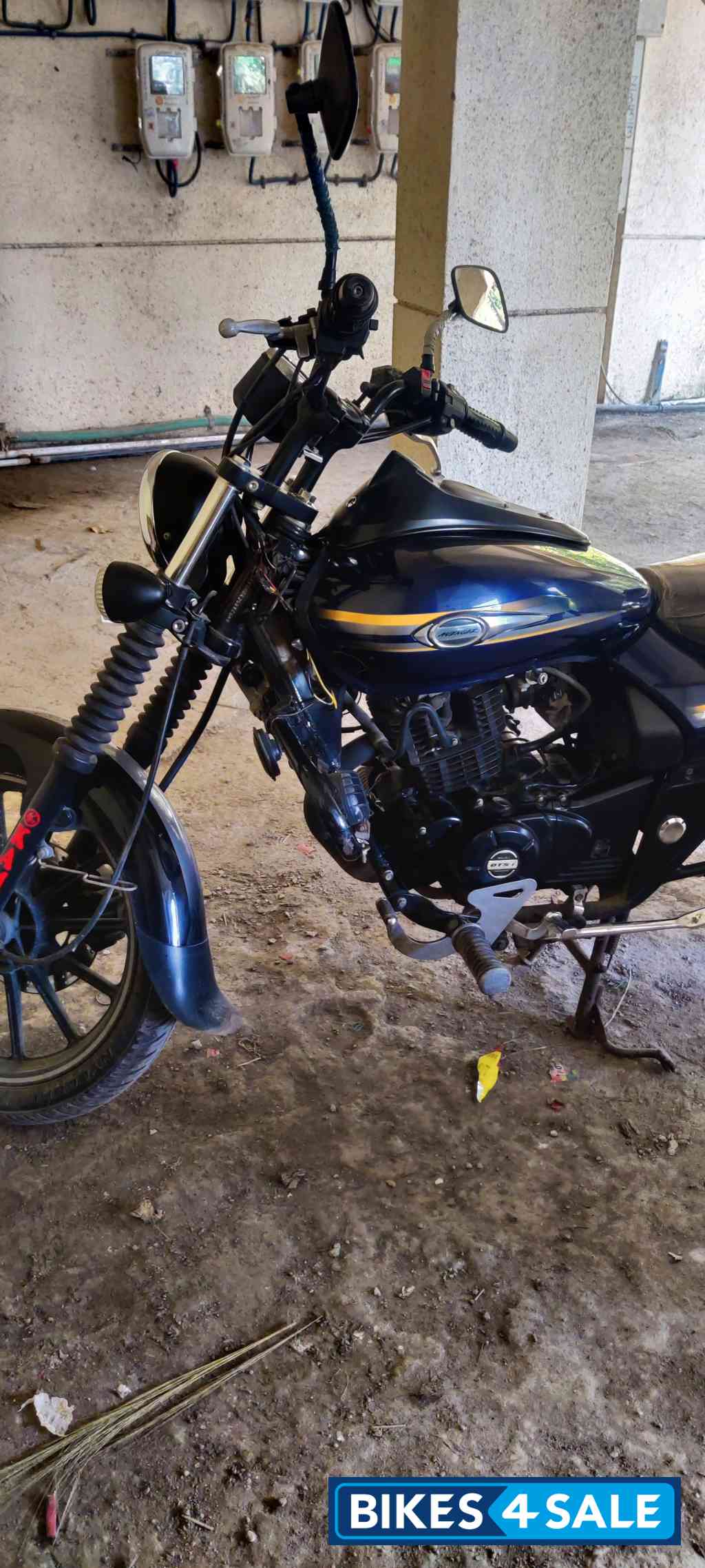 Blue Bajaj Avenger Street 150