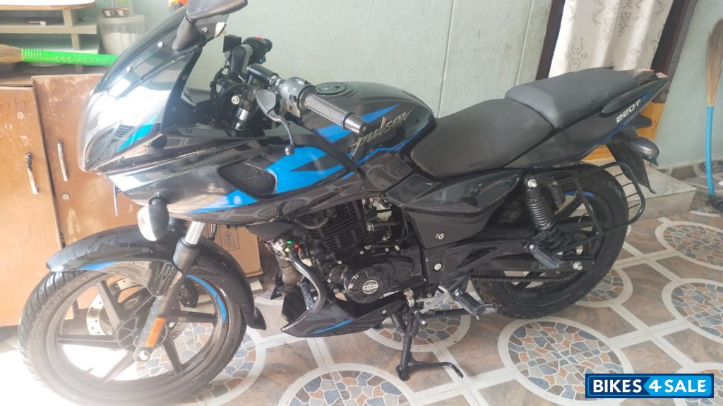 Bajaj Pulsar 220F BS6 Bajaj Pulsar 220F BS6