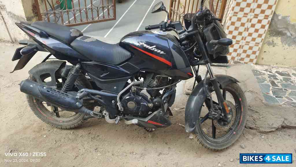 Bajaj Pulsar 125 Carbon Fibre Disc Split Seat Bajaj Pulsar 125 Carbon Fibre Disc Split Seat