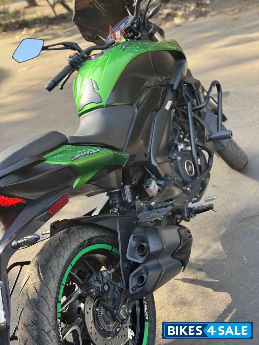 Green Bajaj Dominar 400 ABS BS6 Green Bajaj Dominar 400 ABS BS6