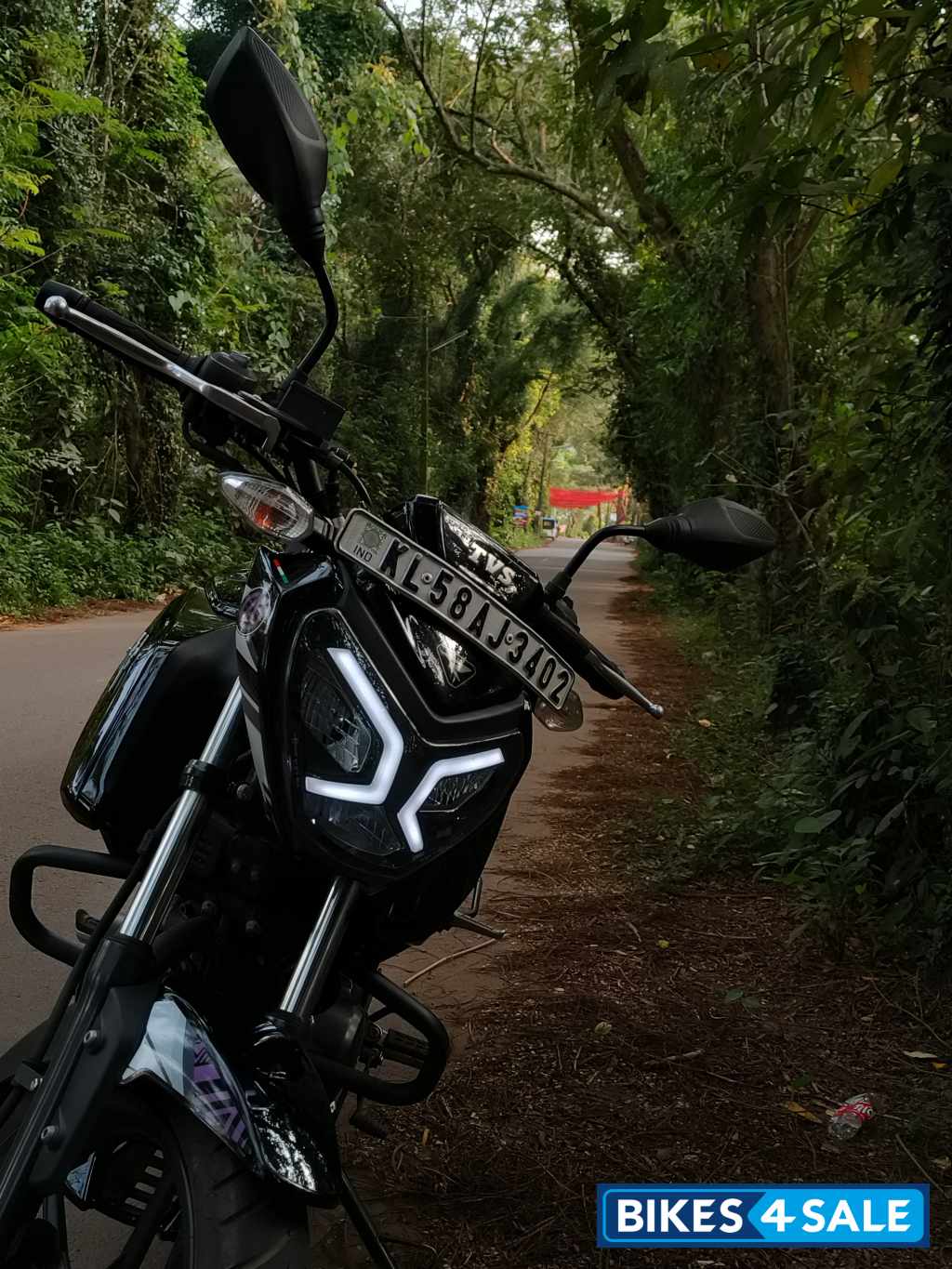 Black TVS Raider 125 Marvel Super Squad Edition Black TVS Raider 125 Marvel Super Squad Edition