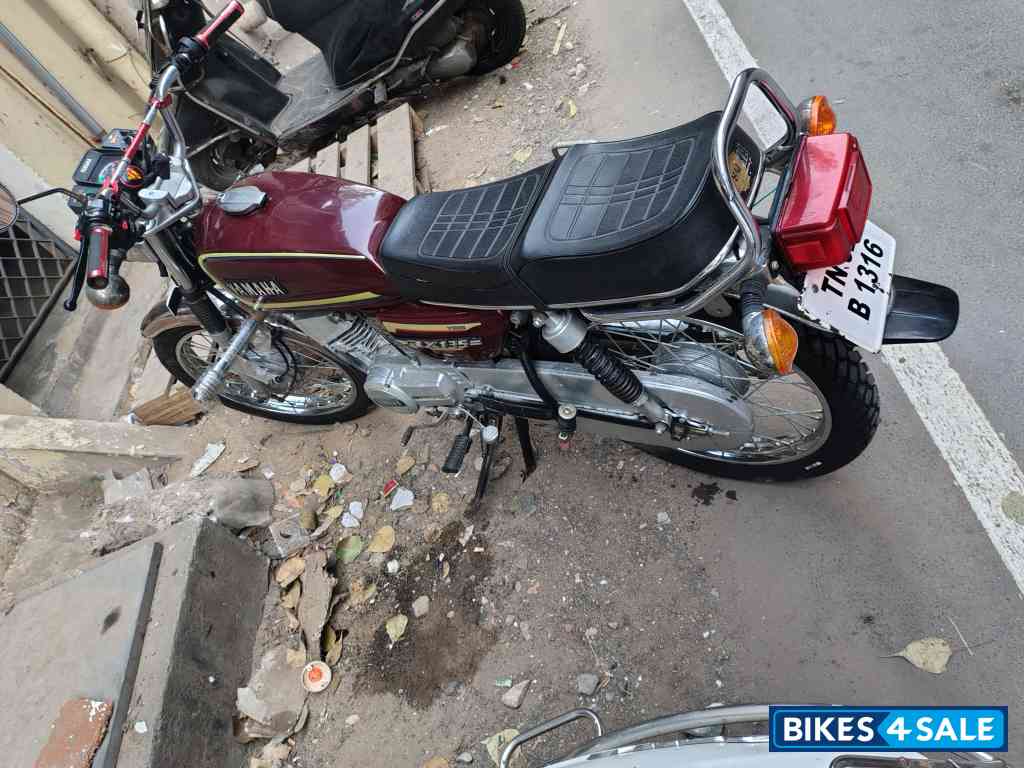 Red Yamaha RX 135 Red Yamaha RX 135