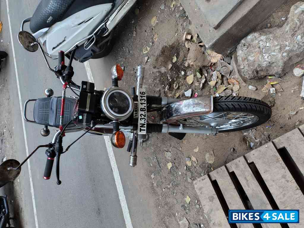 Red Yamaha RX 135 Red Yamaha RX 135