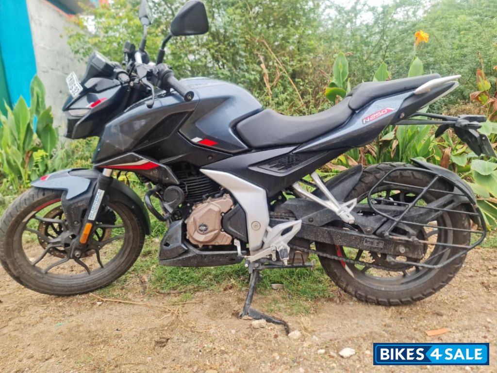 Glossy Techno Black Bajaj Pulsar N250