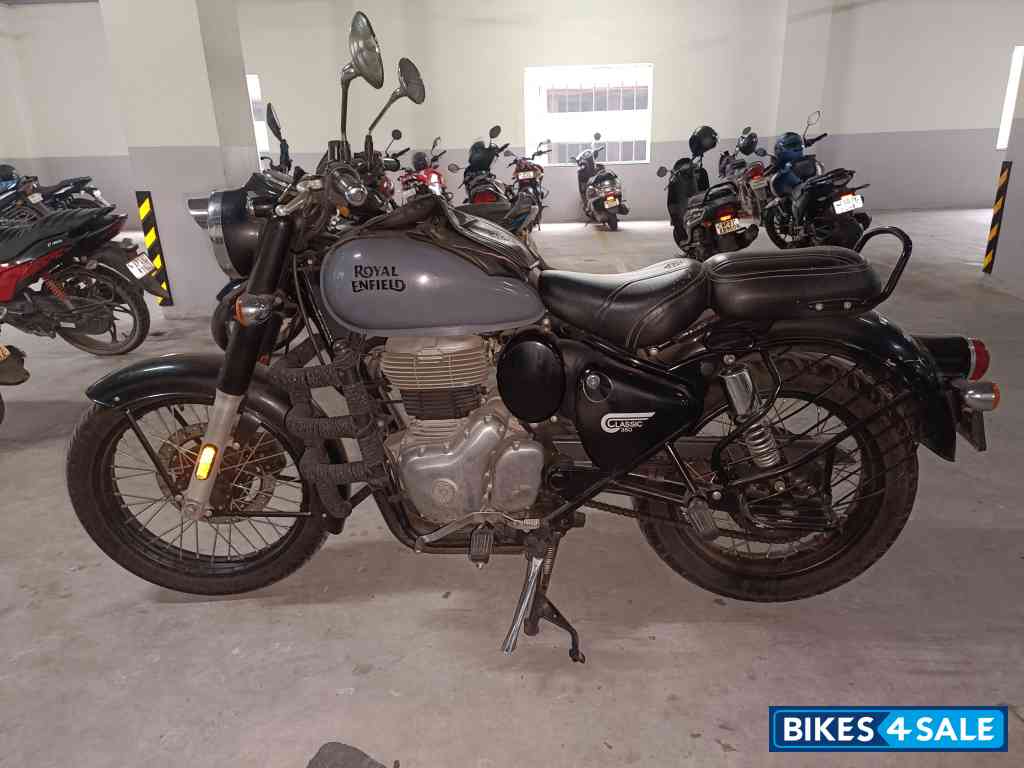 Grey Royal Enfield Classic 350 BS VI Grey Royal Enfield Classic 350 BS VI