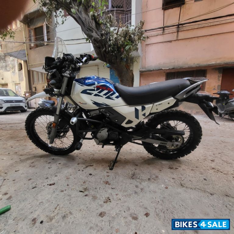 Met Nexus Blue Hero Xpulse 200 4V