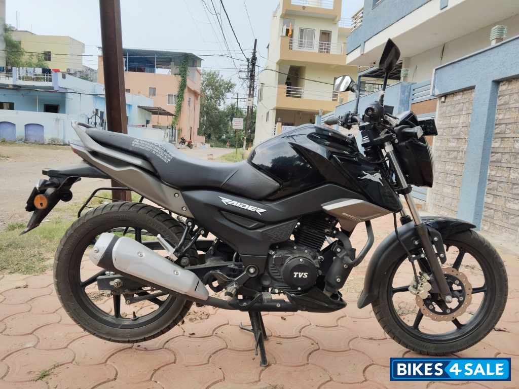 Black TVS Raider Single Seat Black TVS Raider Single Seat