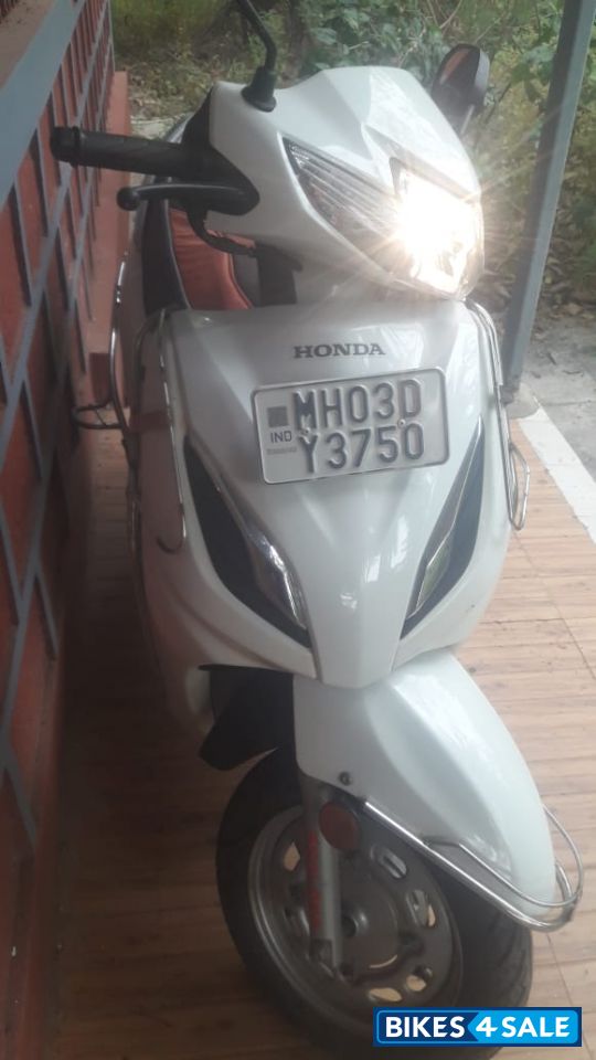 White Honda Activa 6G