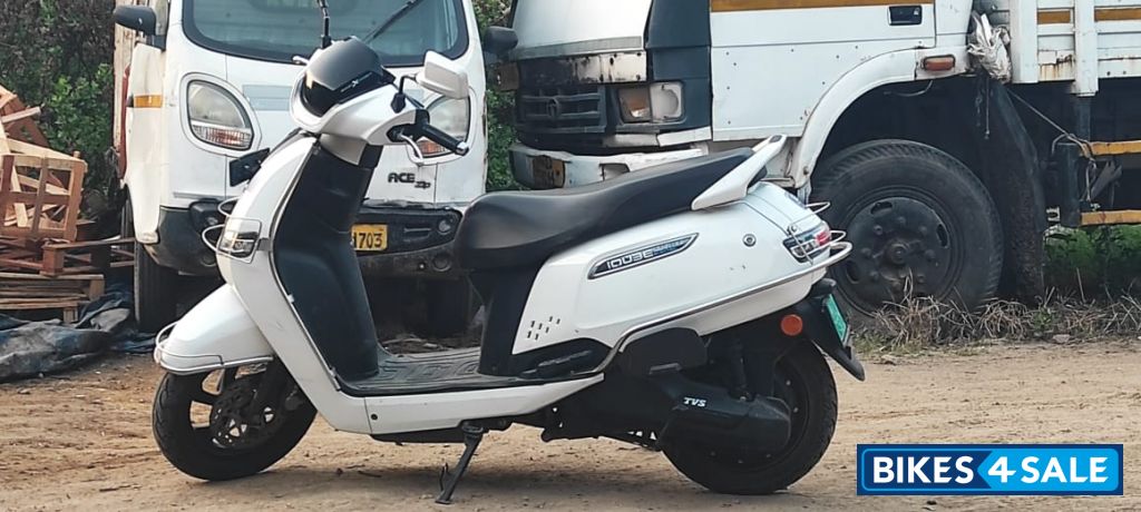 White TVS iQube Electric White TVS iQube Electric