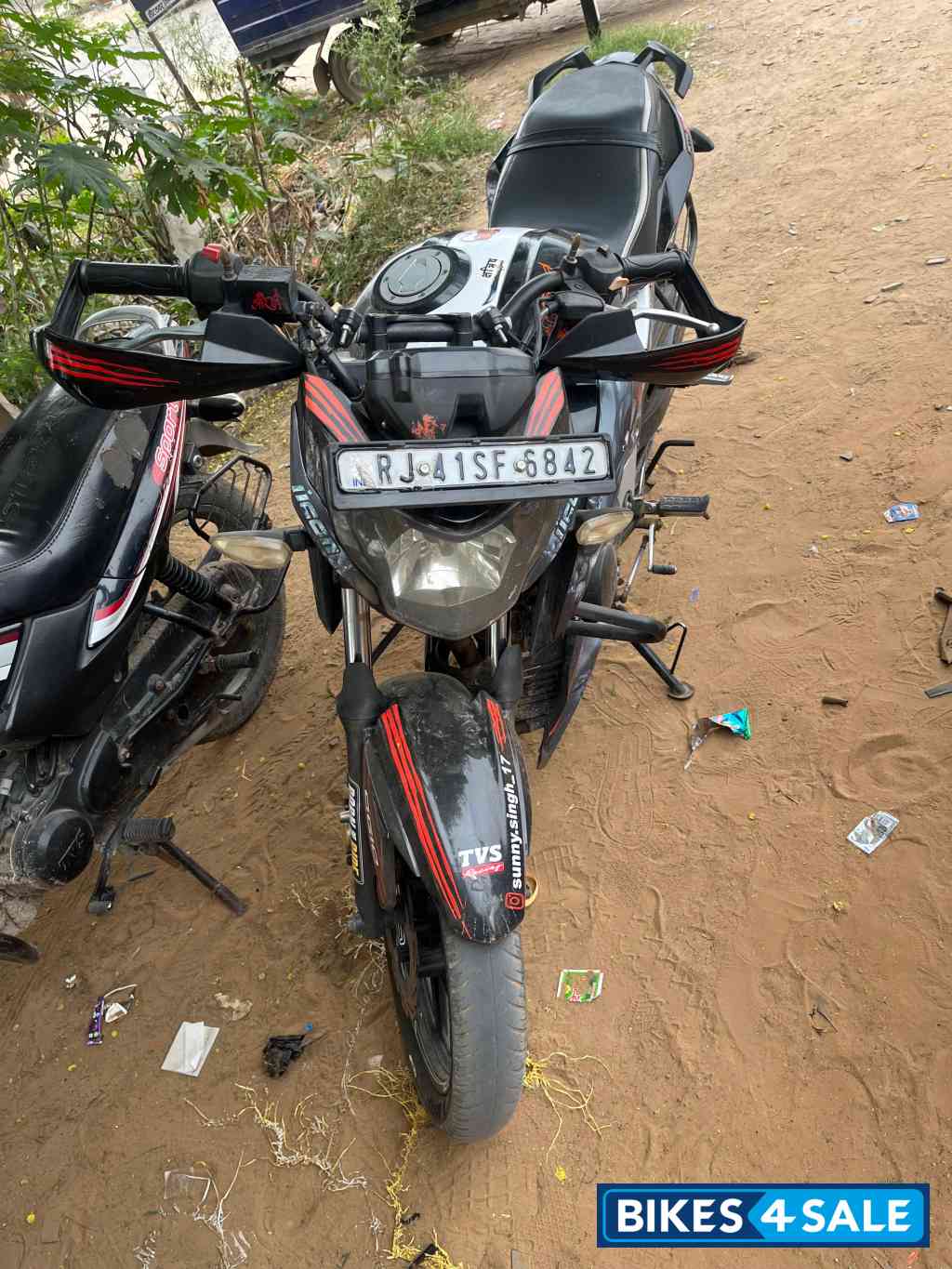 TVS Apache RTR 160 4V TVS Apache RTR 160 4V