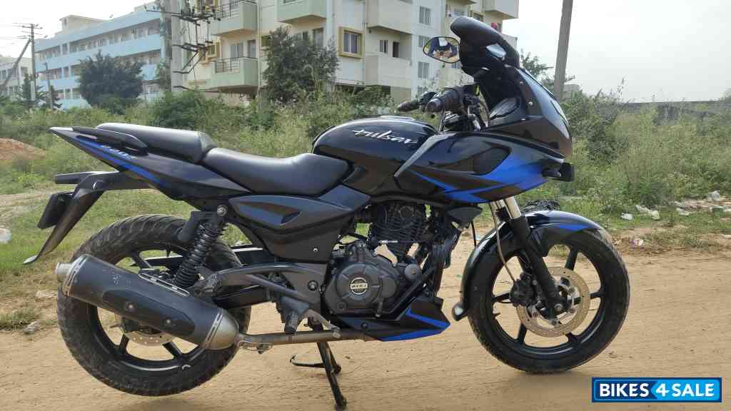 Bajaj Pulsar 220F