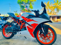 White-orange KTM RC 200