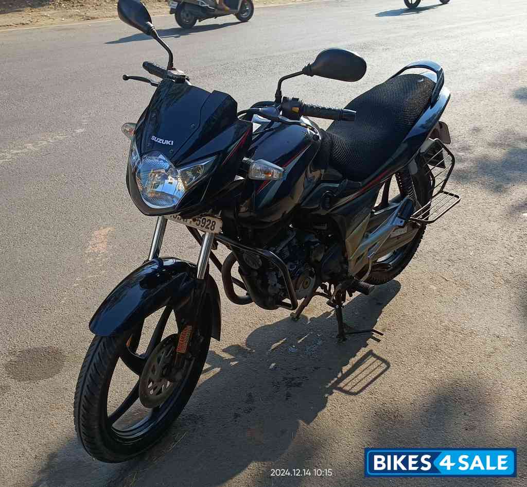 Black Suzuki GS 150R Black Suzuki GS 150R