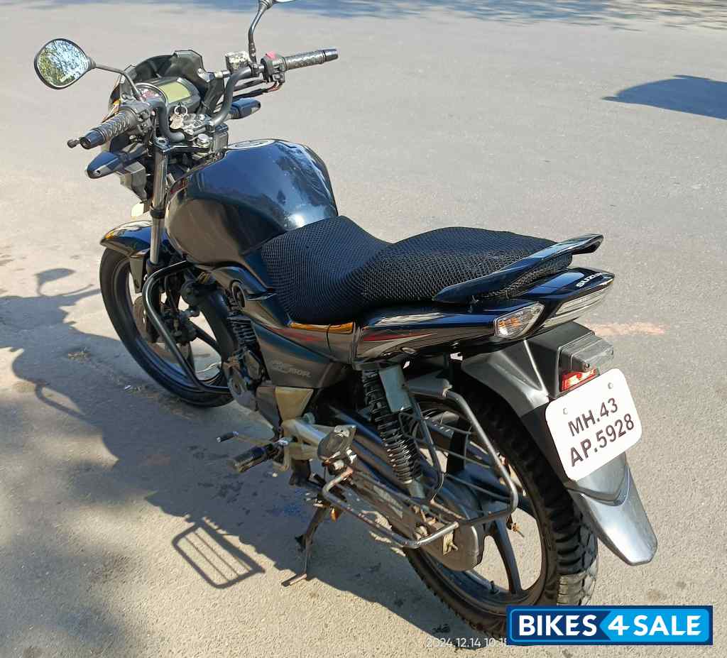 Black Suzuki GS 150R Black Suzuki GS 150R