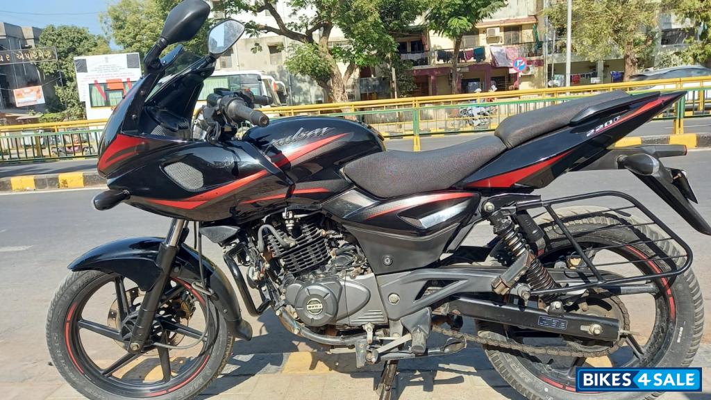 Bajaj Pulsar 220F Bajaj Pulsar 220F