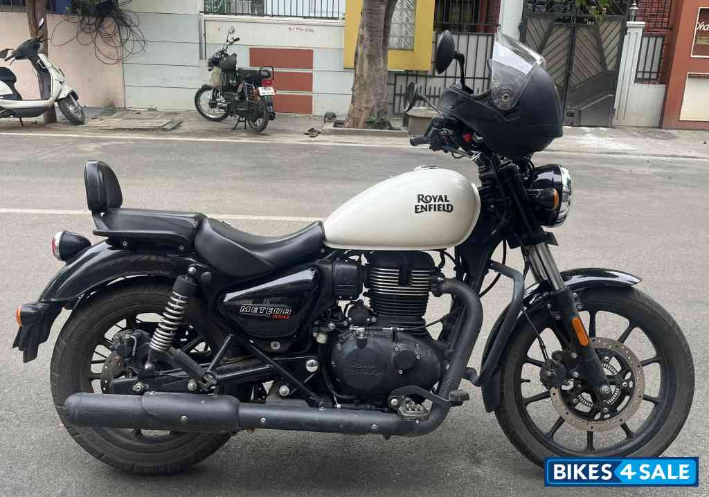 Royal Enfield Meteor 350 Fireball