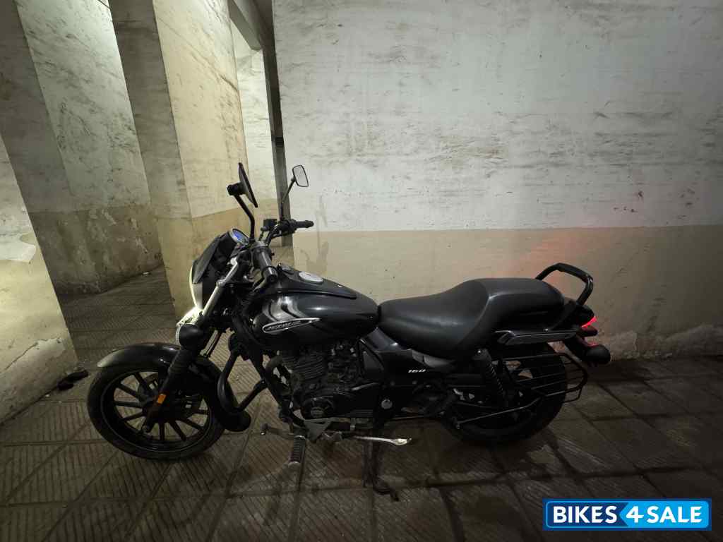 Black Bajaj Avenger Street 160 BS6