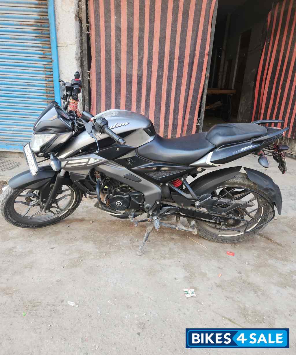 Grey Bajaj Pulsar NS 125 Grey Bajaj Pulsar NS 125