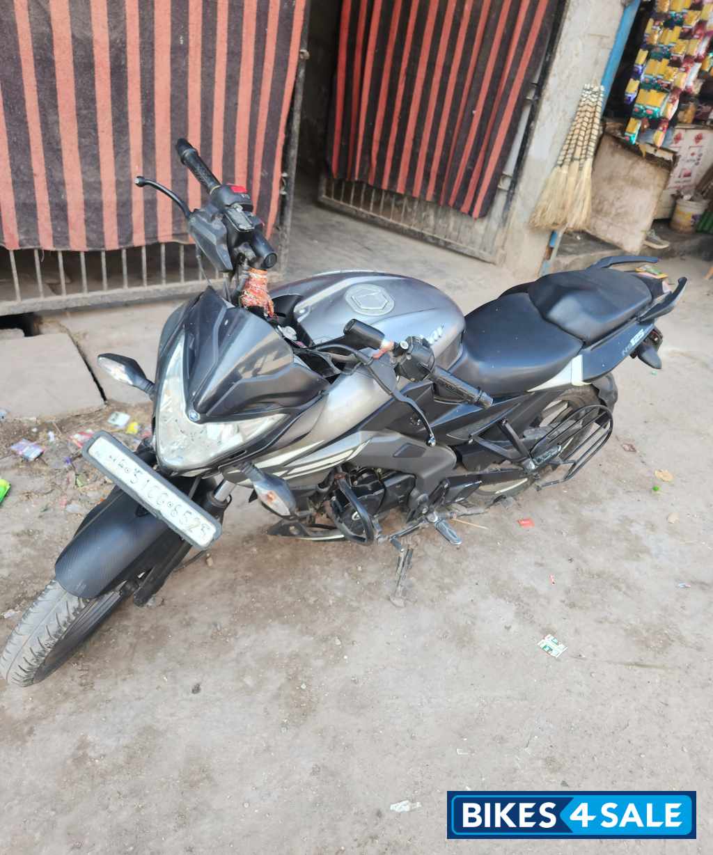 Grey Bajaj Pulsar NS 125 Grey Bajaj Pulsar NS 125