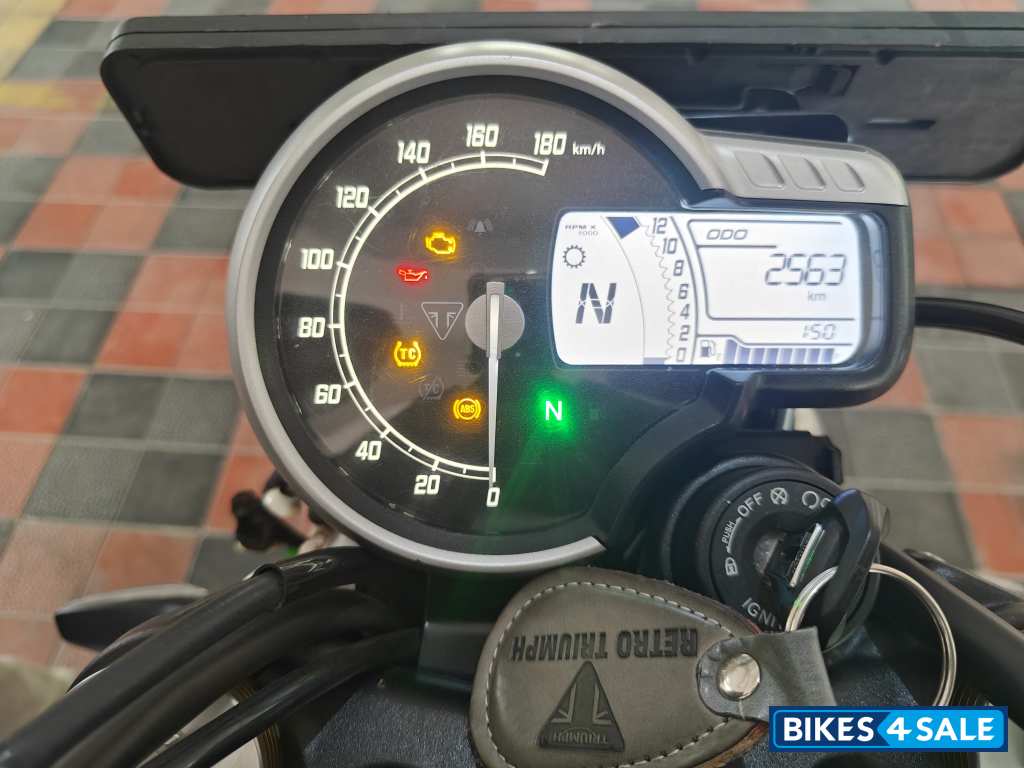 Phantom Black Triumph Speed 400 Phantom Black Triumph Speed 400