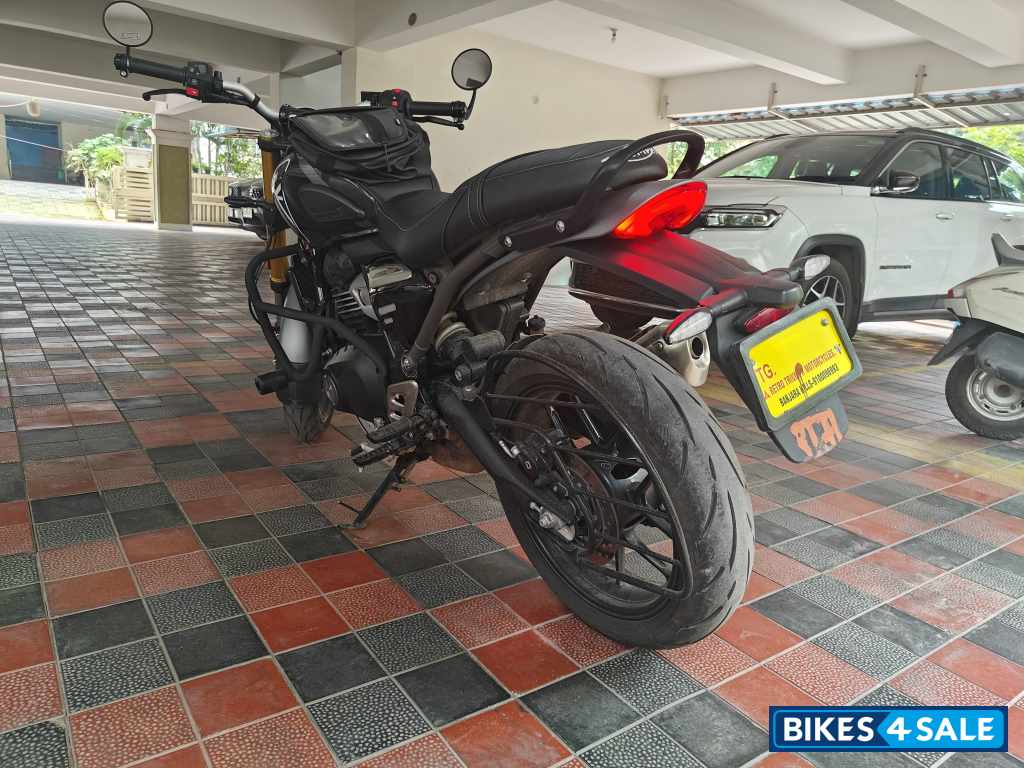 Phantom Black Triumph Speed 400 Phantom Black Triumph Speed 400