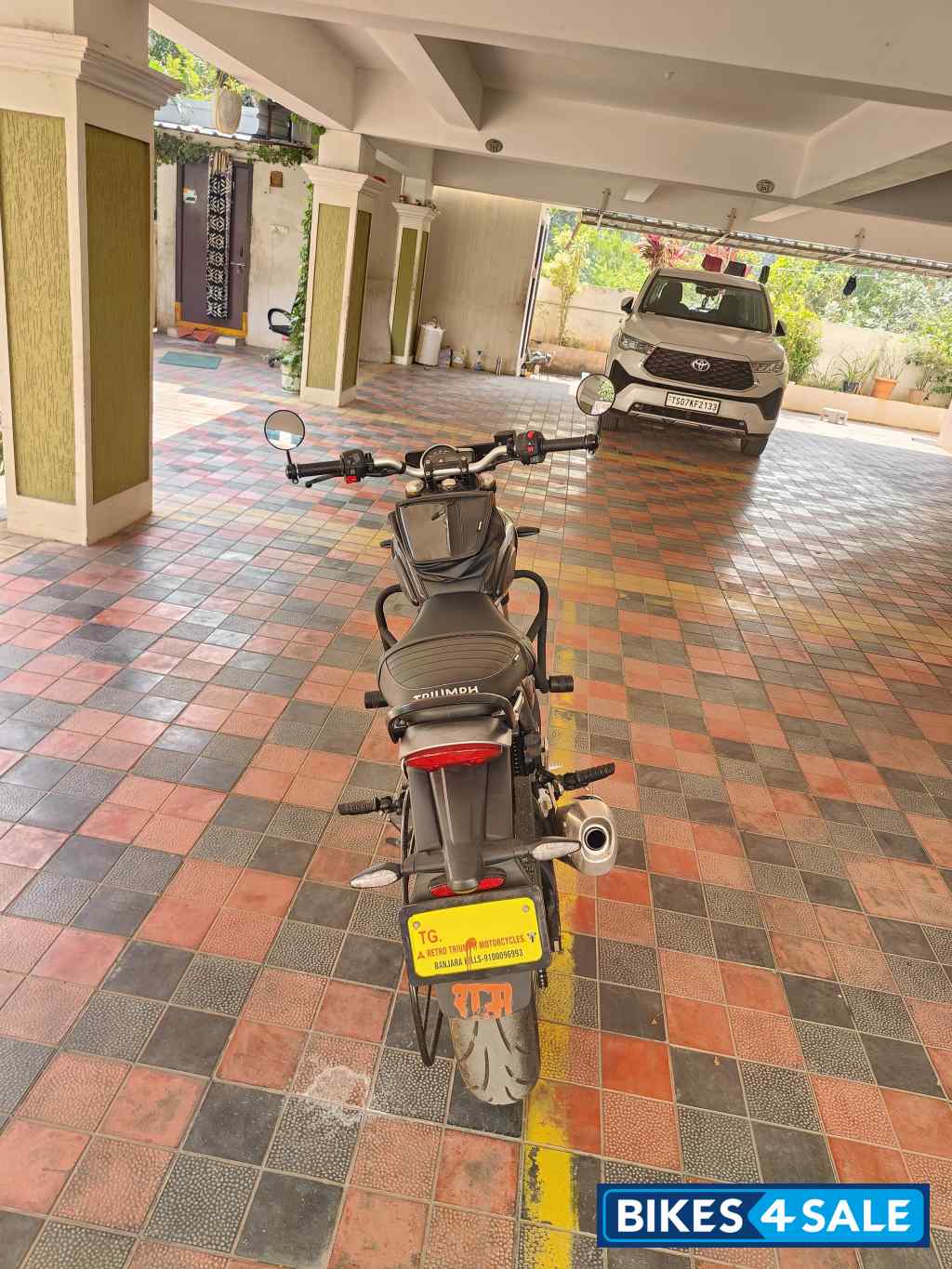 Phantom Black Triumph Speed 400 Phantom Black Triumph Speed 400