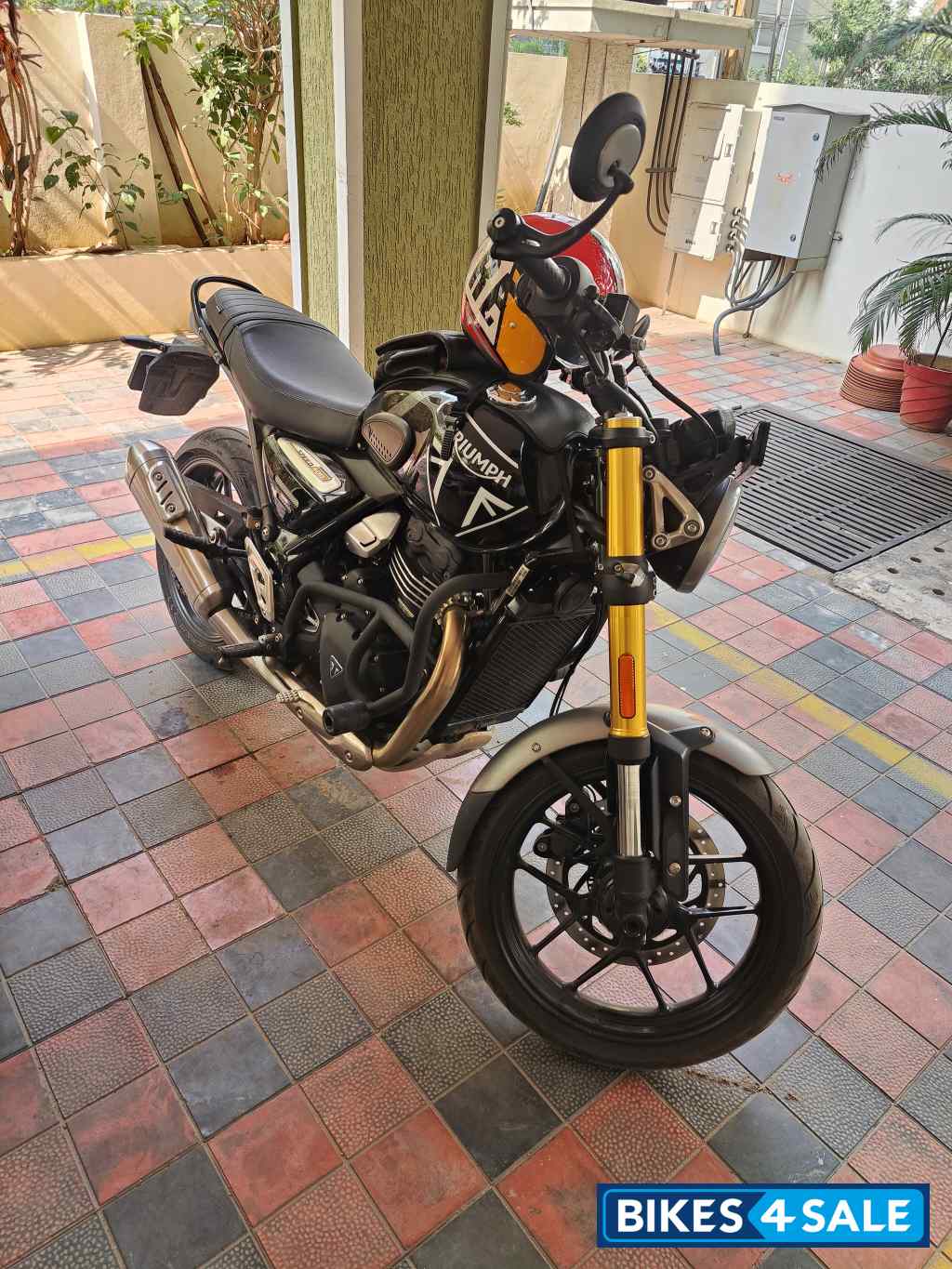 Phantom Black Triumph Speed 400 Phantom Black Triumph Speed 400