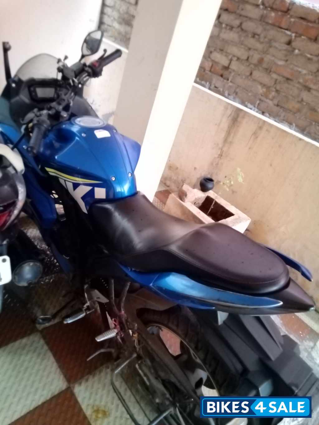Blue Suzuki Gixxer SF