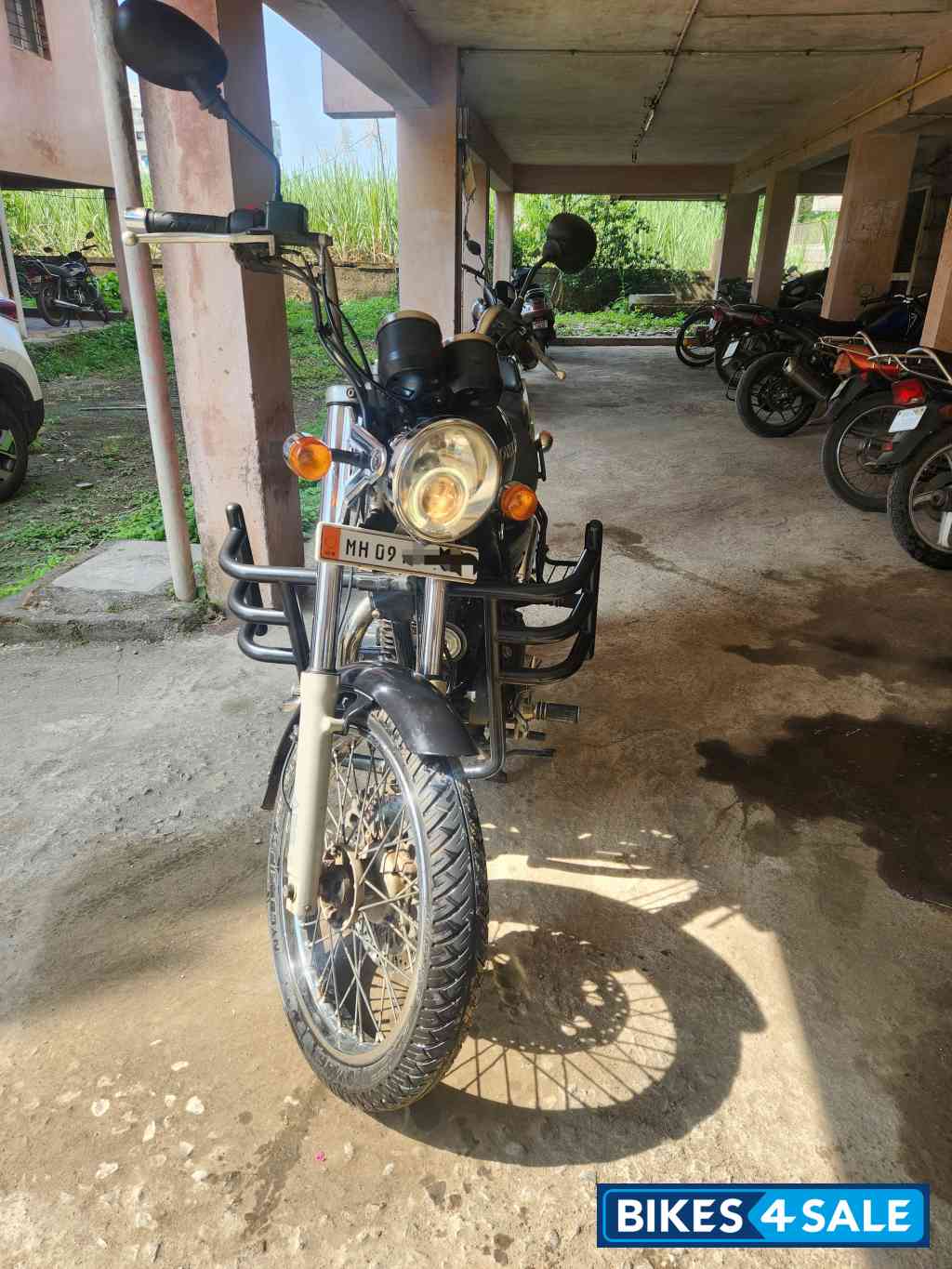 Black Royal Enfield Thunderbird 350 Black Royal Enfield Thunderbird 350