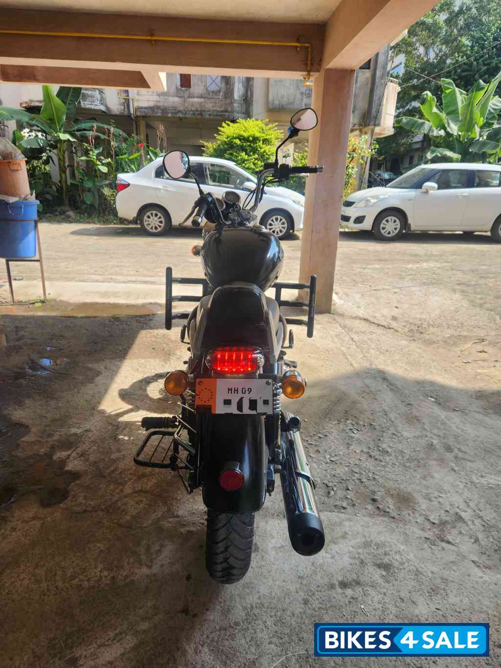 Black Royal Enfield Thunderbird 350 Black Royal Enfield Thunderbird 350