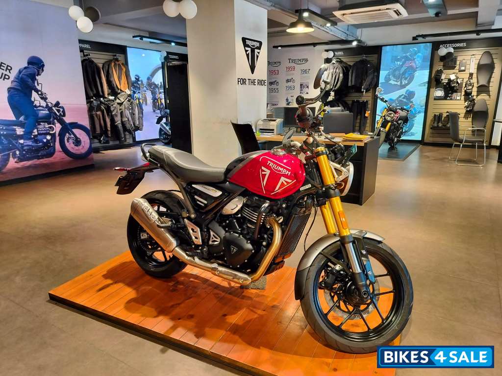 Carnival Red Triumph Speed 400 Carnival Red Triumph Speed 400