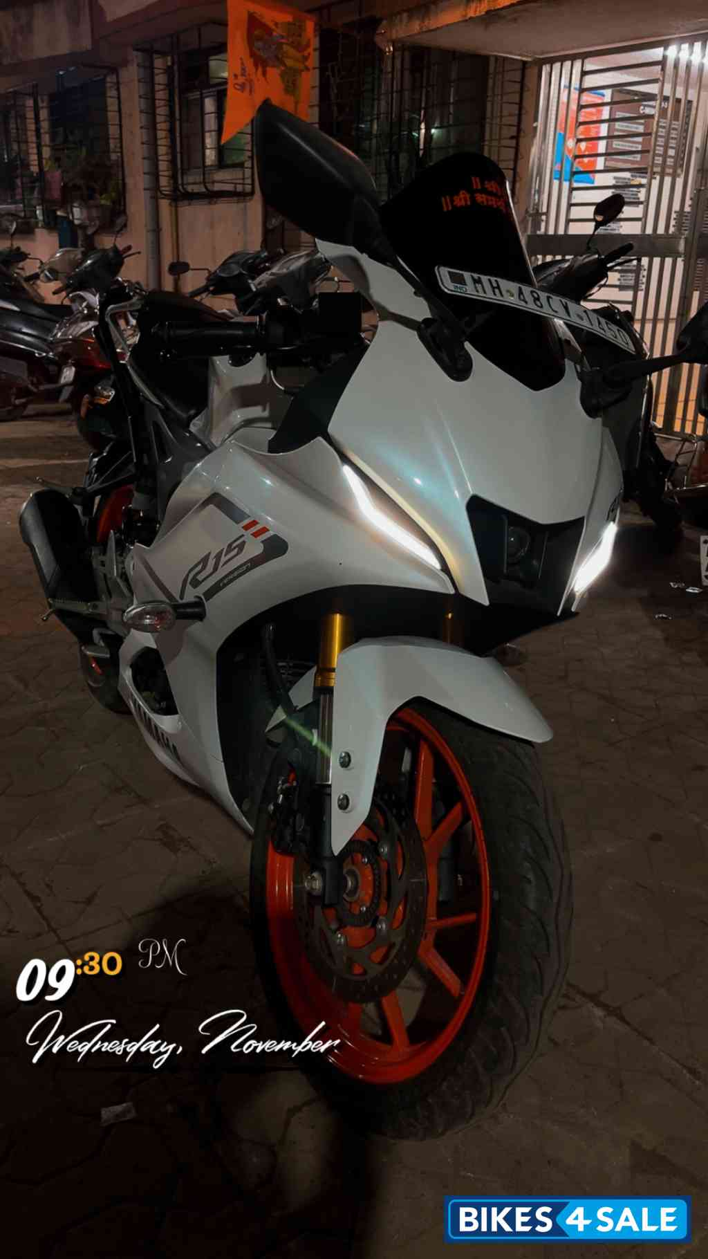 White Yamaha R15 V4 White Yamaha R15 V4