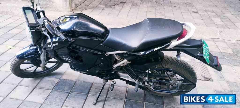 Cosmic Black Revolt RV 400 Cosmic Black Revolt RV 400