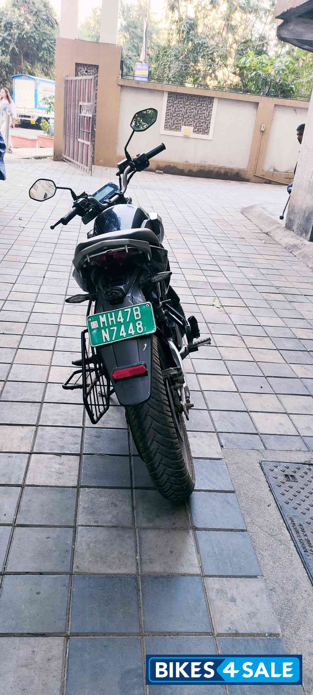 Cosmic Black Revolt RV 400 Cosmic Black Revolt RV 400