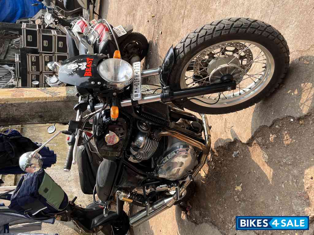 Black Royal Enfield Interceptor 650 Twin