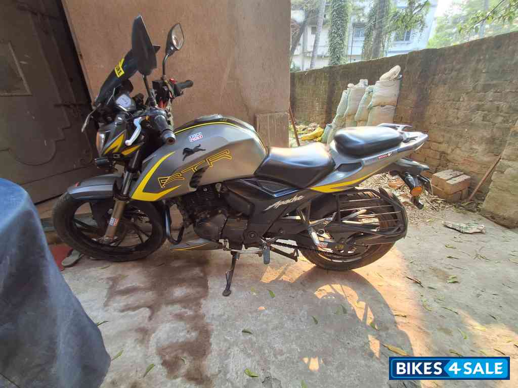 TVS Apache RTR 200 4V Race Edition 2.0 TVS Apache RTR 200 4V Race Edition 2.0