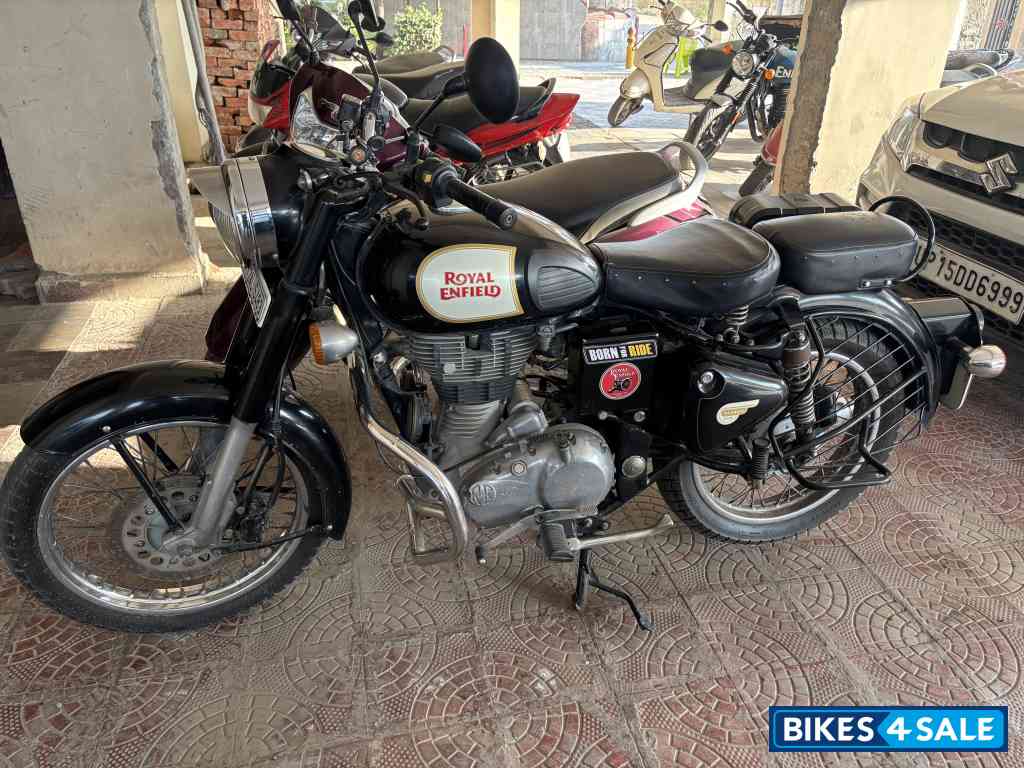 Black Royal Enfield Classic 350