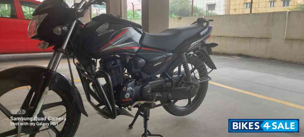 Black Honda Shine 125