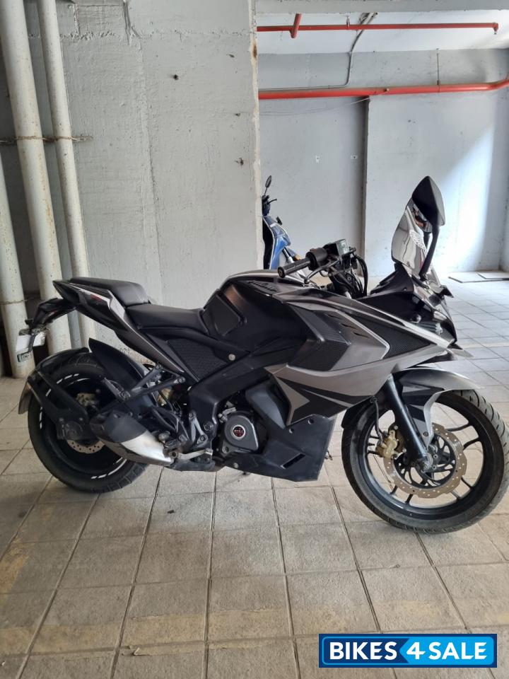 Bajaj Pulsar RS 200 ABS
