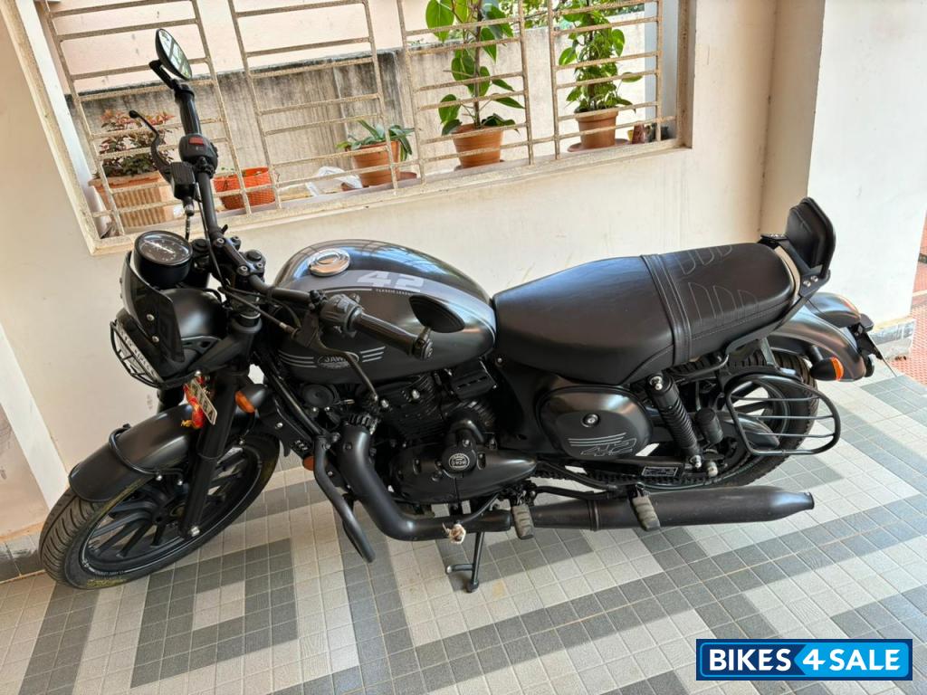 Jawa 42 Dual Channel ABS Cosmic Carbon