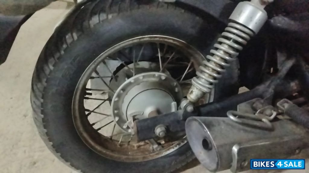 Black Bajaj Avenger 220 DTS-i Black Bajaj Avenger 220 DTS-i