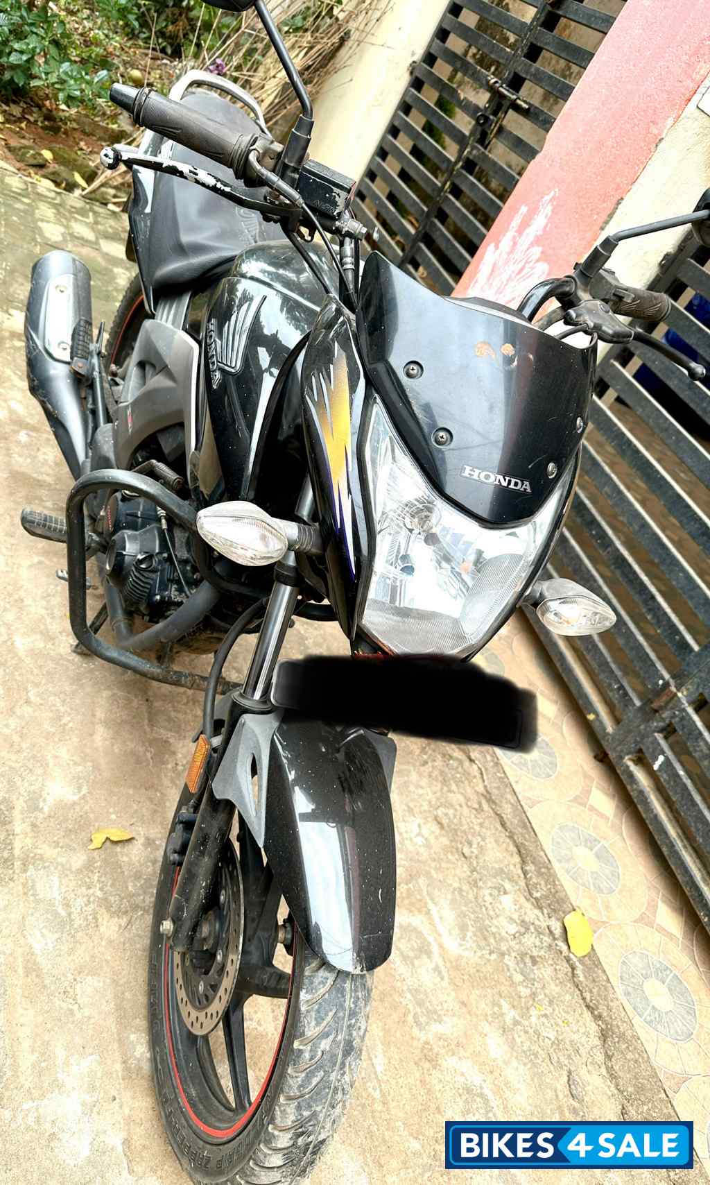 Black Honda CB Unicorn 160