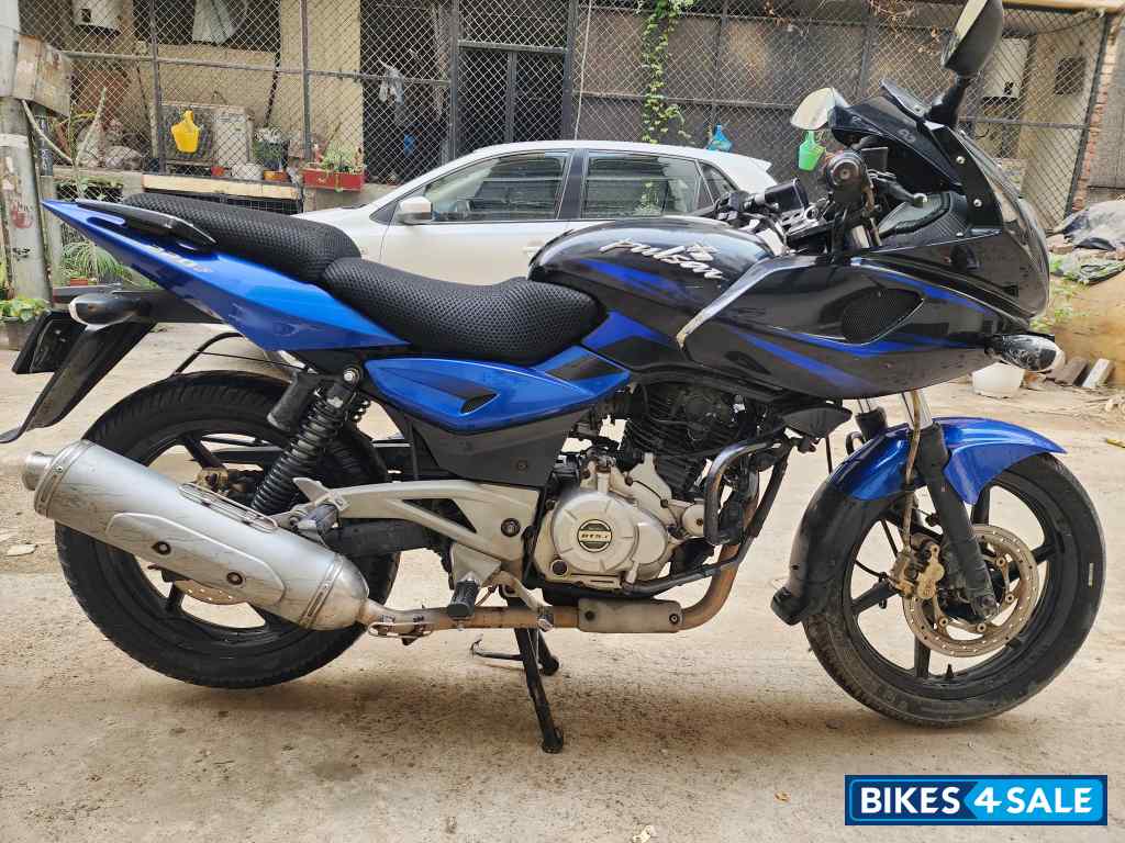 Bajaj Pulsar 220F Bajaj Pulsar 220F