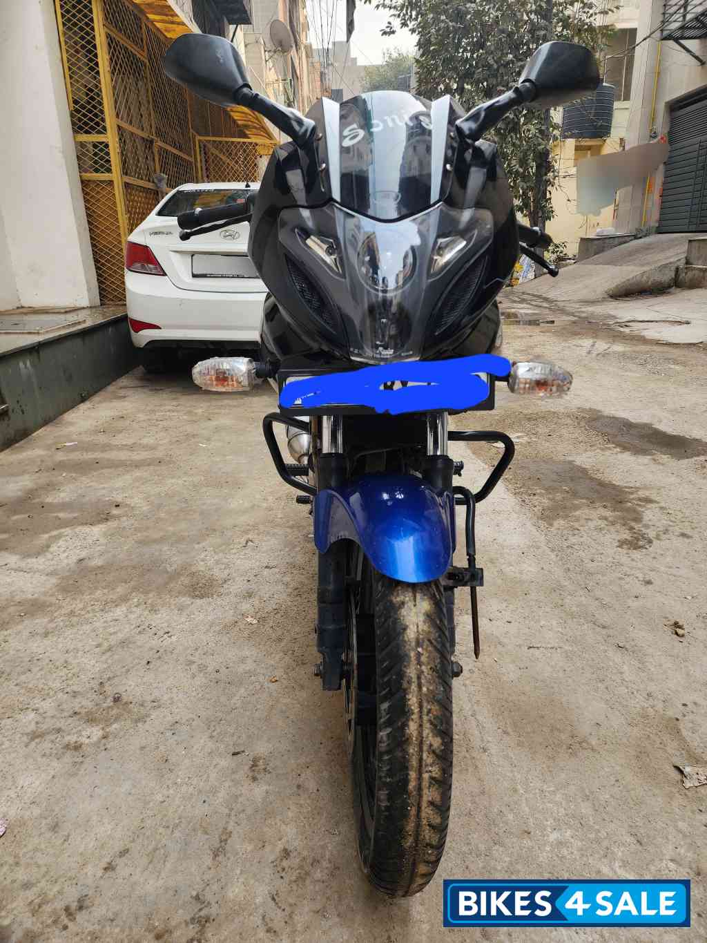 Bajaj Pulsar 220F Bajaj Pulsar 220F