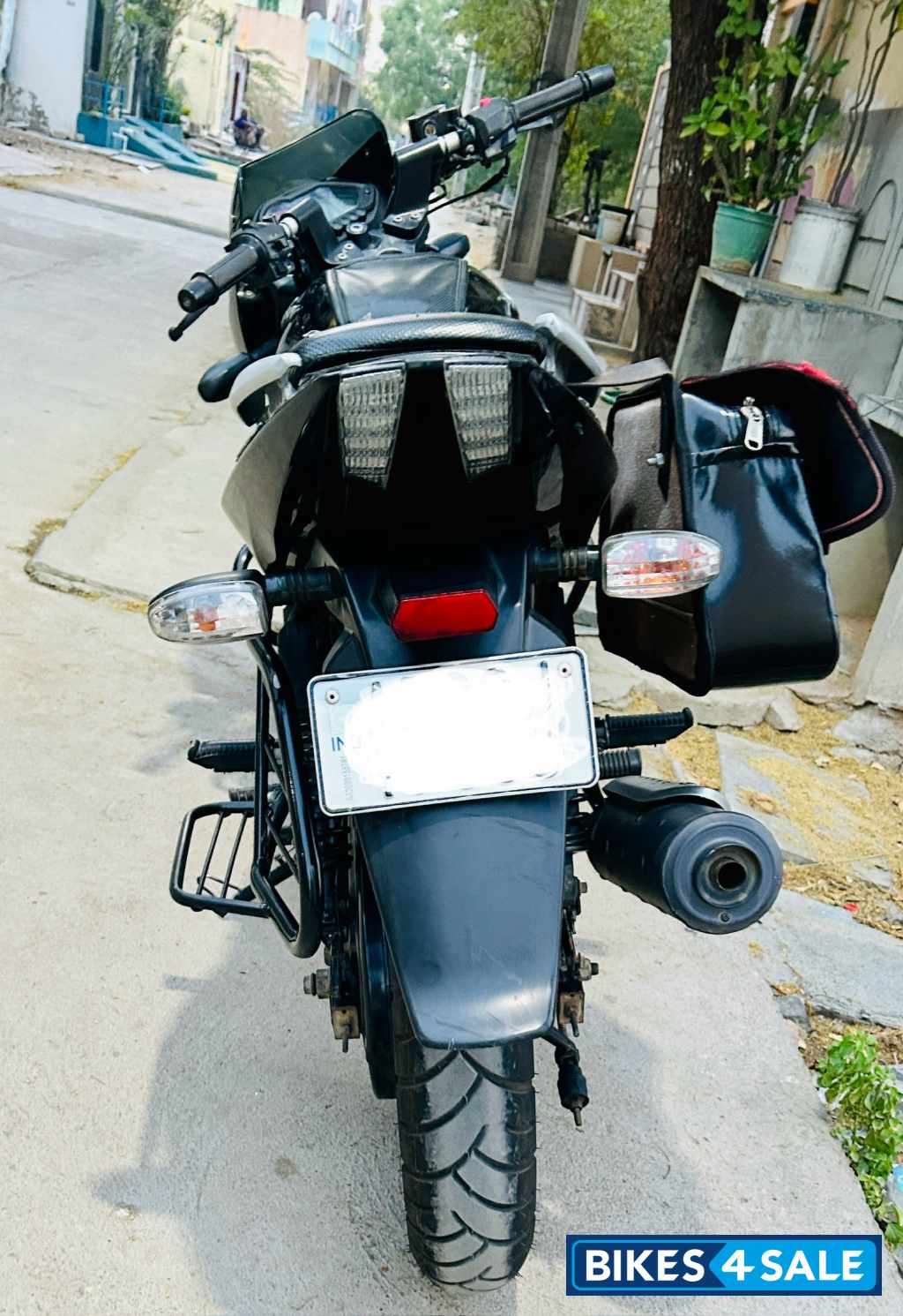 Black Bajaj Pulsar 125 Split Seat Black Bajaj Pulsar 125 Split Seat