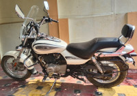 Moon White Bajaj Avenger Cruise 220 BS6