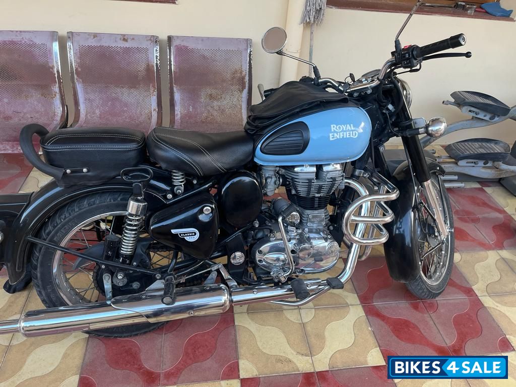 Redditch Blue Royal Enfield Classic 350 Redditch Blue Redditch Blue Royal Enfield Classic 350 Redditch Blue