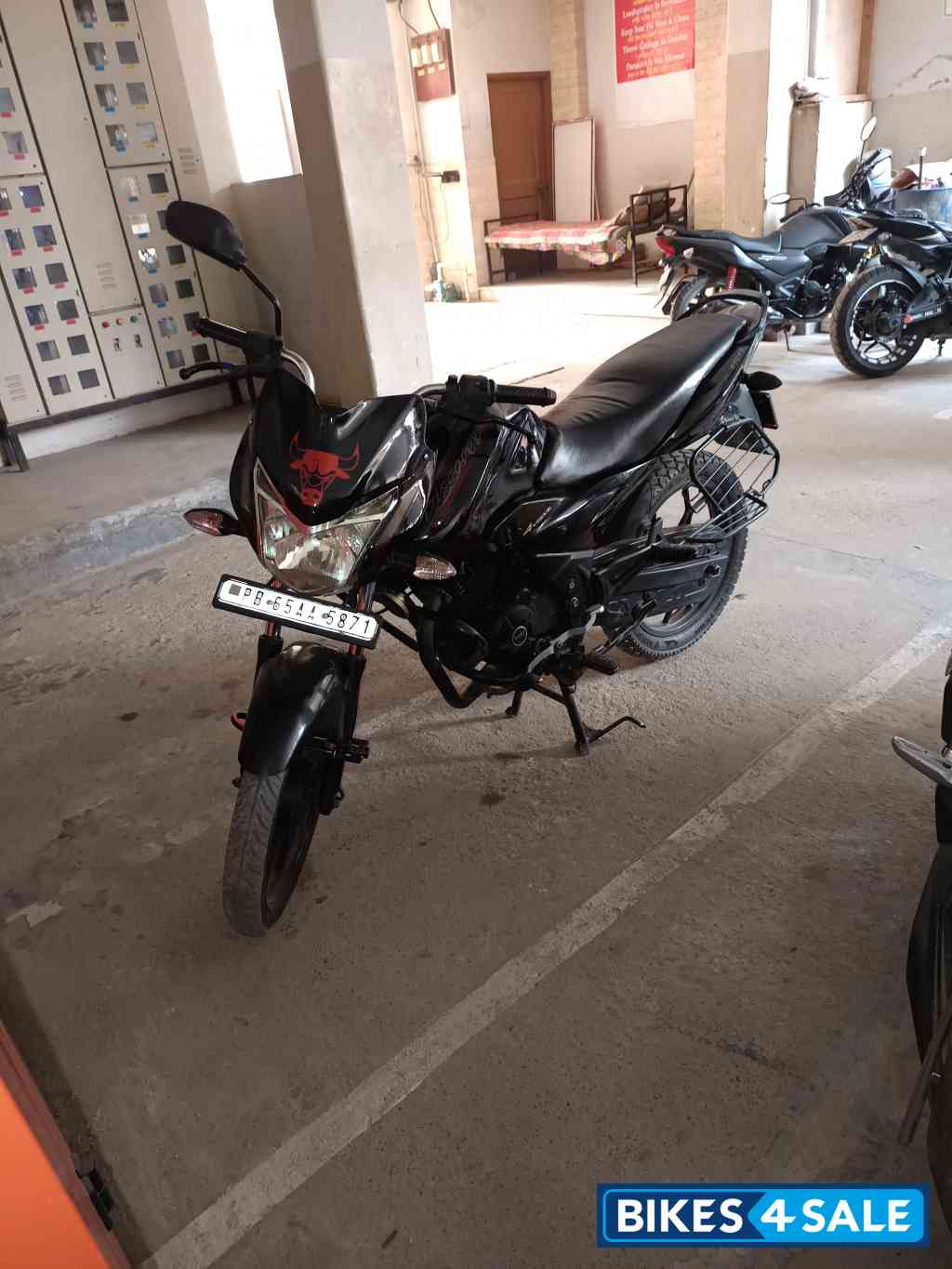 Black /red Lining Bajaj Discover 150 S