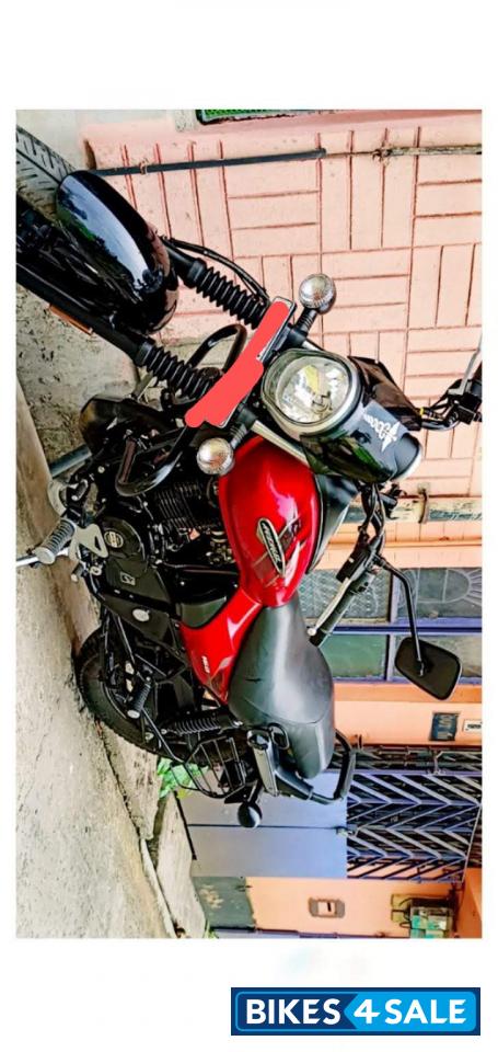 Red Bajaj Avenger Street 160 BS6