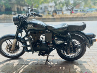Black Royal Enfield Classic Stealth Black